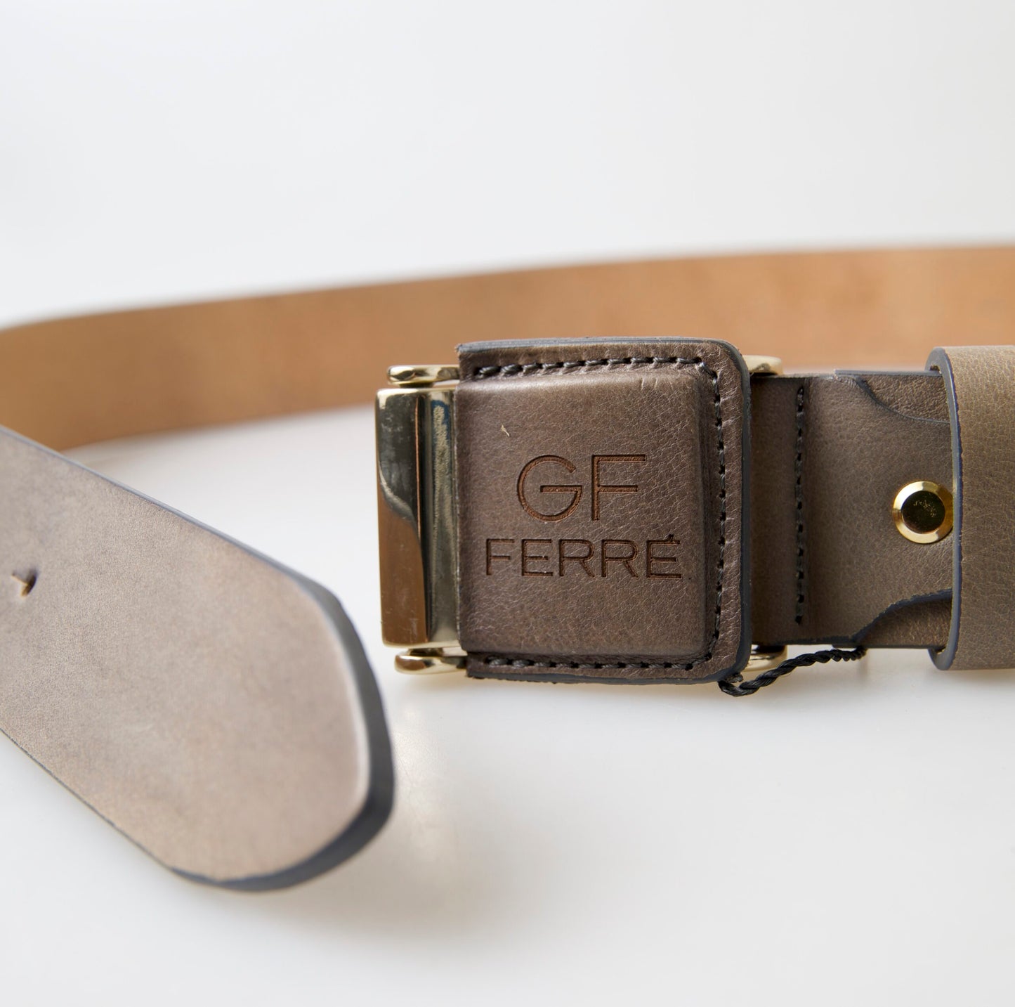GF Ferre Elegant Leather Fashion Belt with Engraved Buckle
