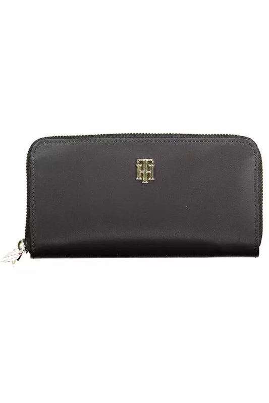 Tommy Hilfiger Sleek Black Nylon Compact Wallet