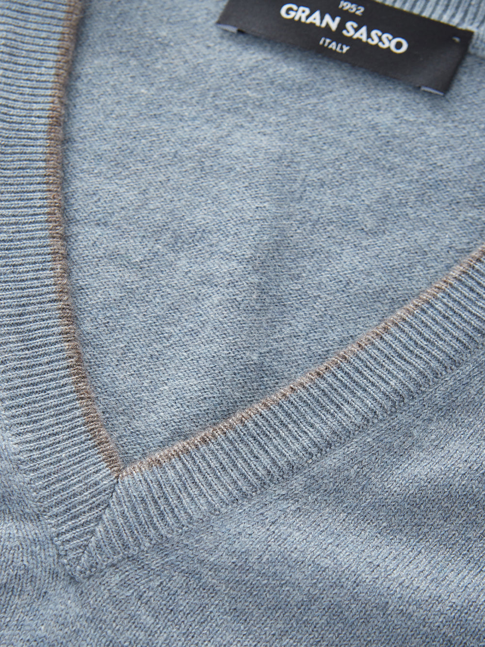 Gran Sasso Elegant Grey Cashmere V-Neck Sweater