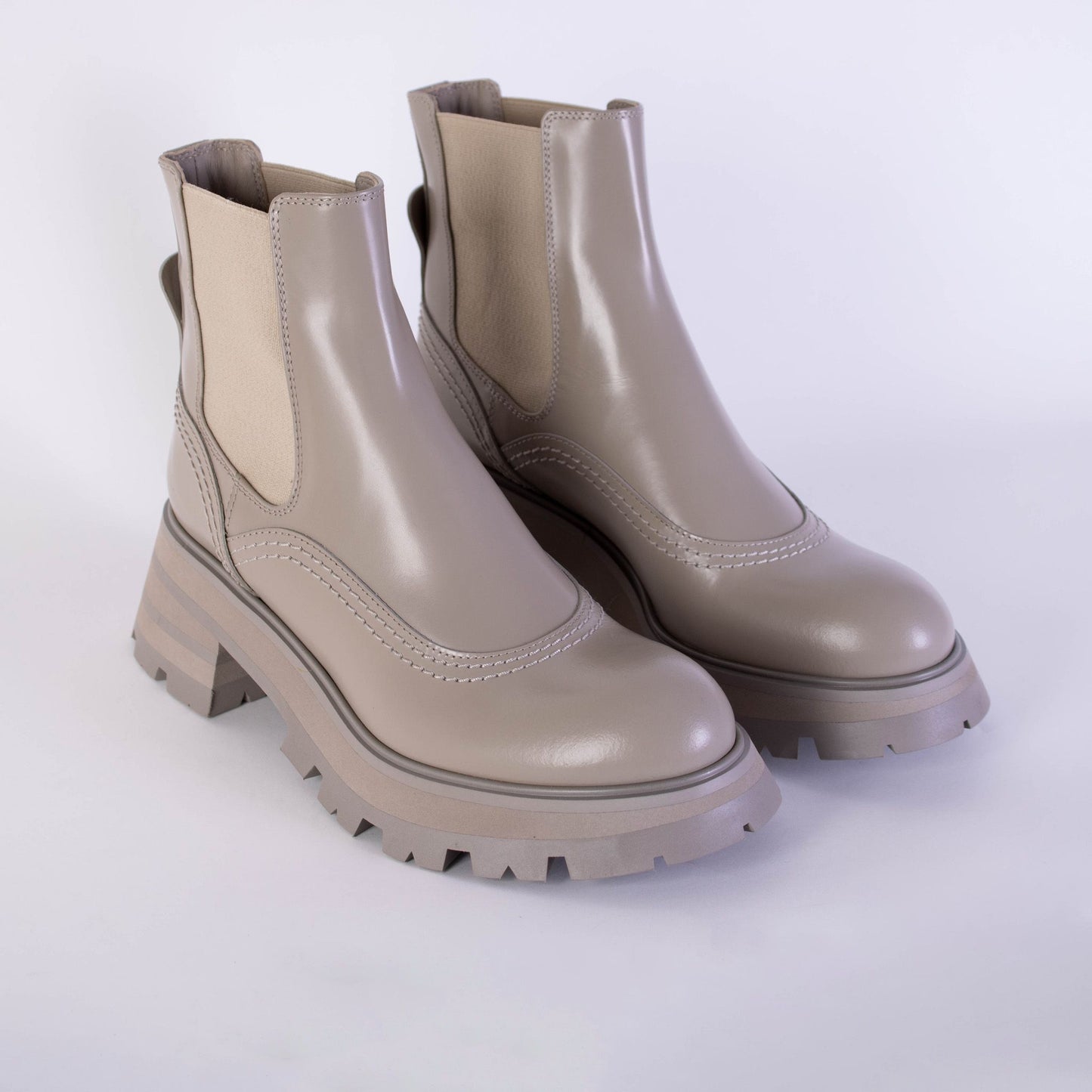 Alexander McQueen Elegant Taupe Brushed Leather Chelsea Boots